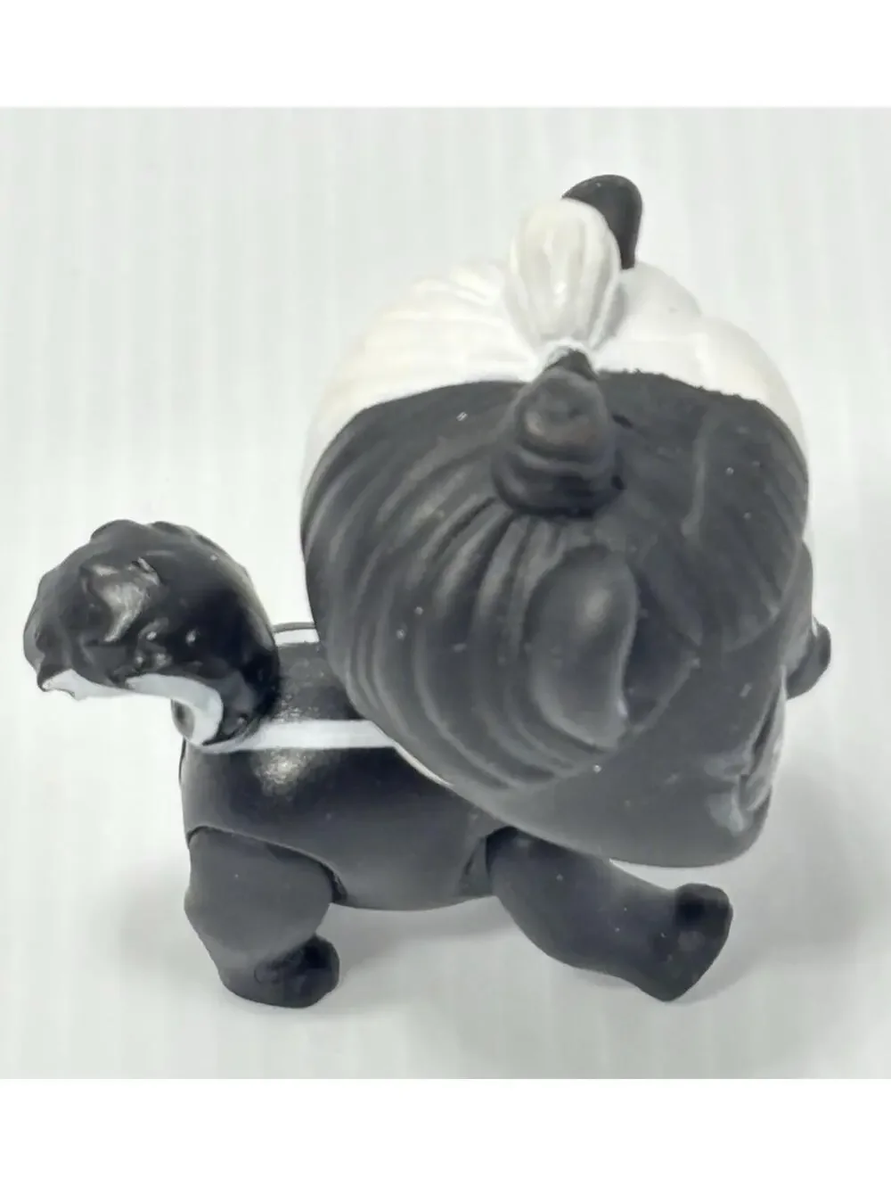L.O.L. Surprise! Pets Skunk Figure - Black & White Split Hair - 2